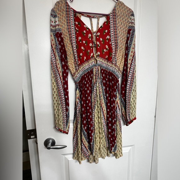 Vintage Boho Sundress with front and back cutout, elastic waist and button wrist - Picture 5 of 7